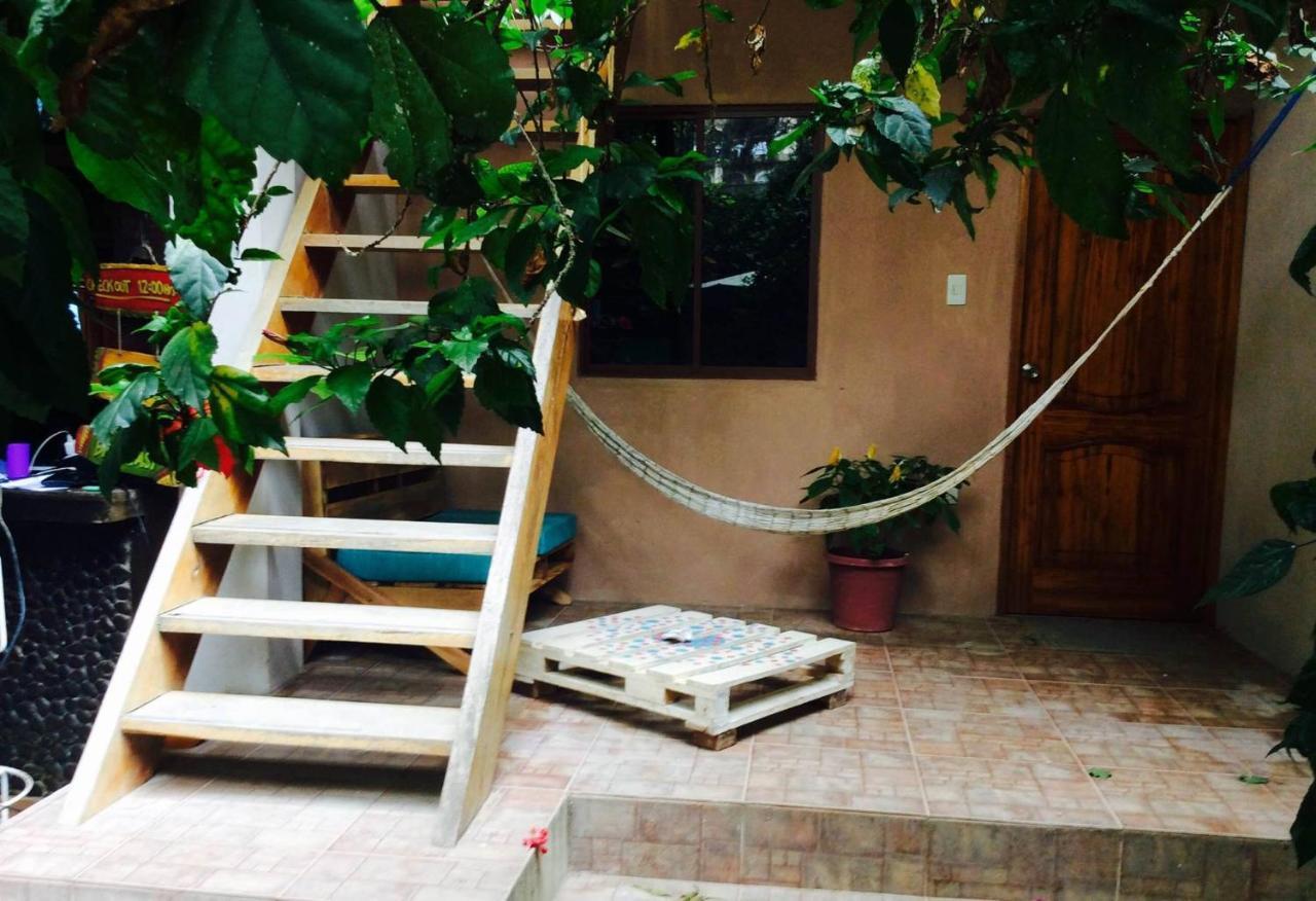 Hostal Moai Montanita Bagian luar foto